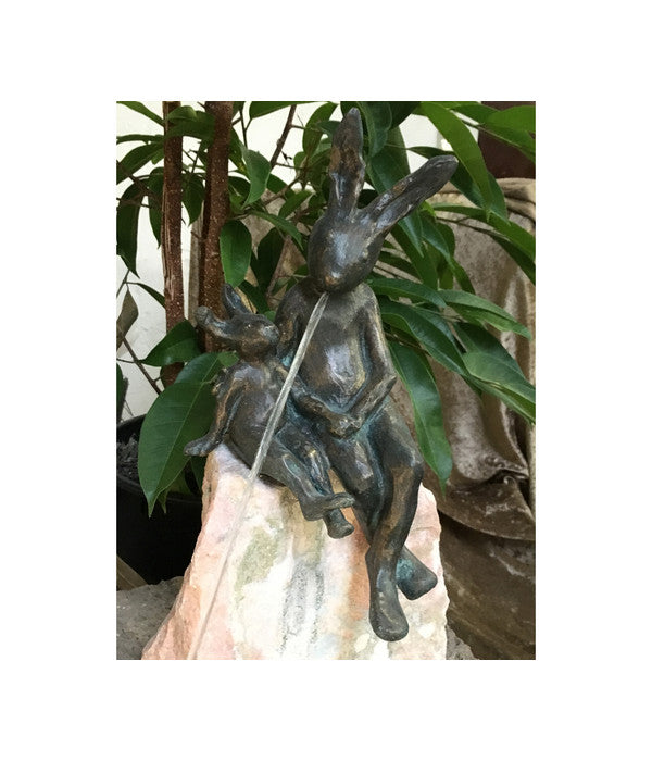 Rottenecker Bronze-Hasenpaar Auf Rosario, Wasserspeiend